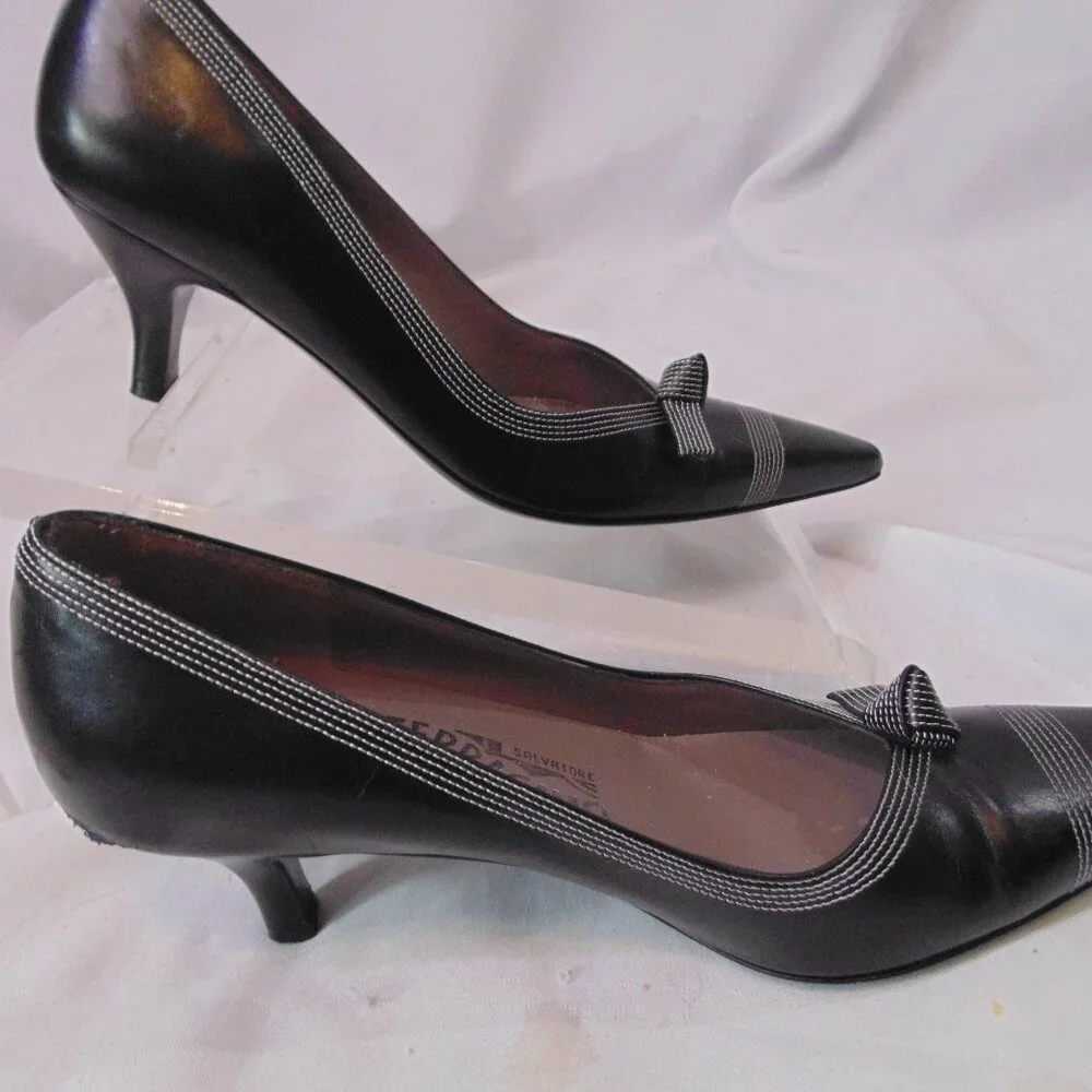 Salvatore Ferragamo “Grace” Ladies Shoe Black Leather Pump Size 5 1/2 AA - Picture 3 of 13